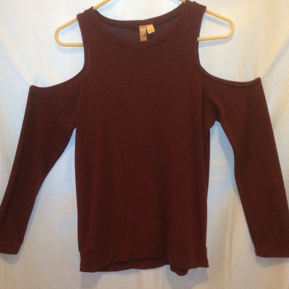 Alya Cold Shoulder Top